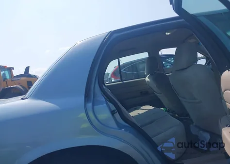 2008 Ford Crown Victoria Standard from USA, damaged, VIN 2FAFP73V58X106825